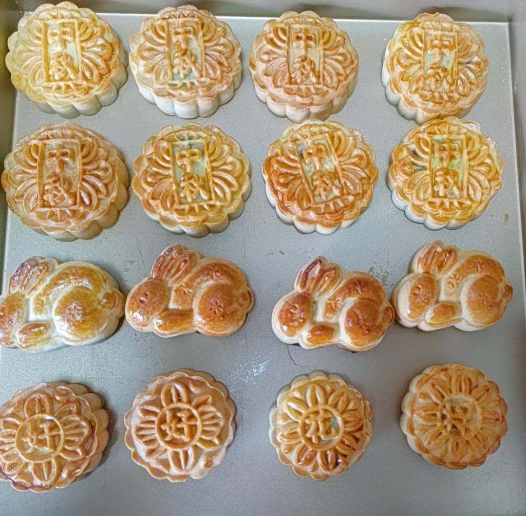 广式月饼—蛋黄莲蓉月饼