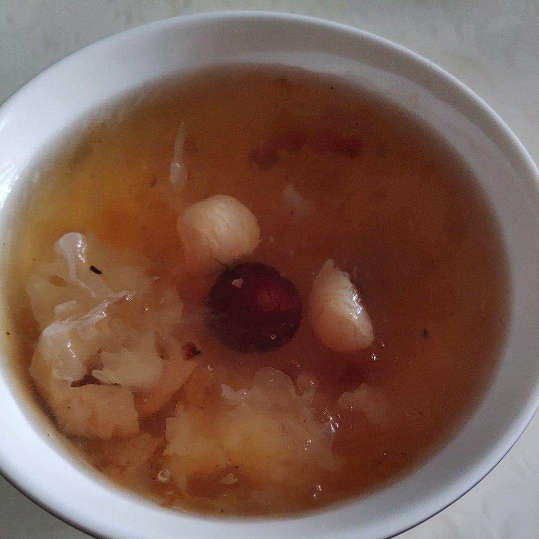 桃胶雪燕皂角米银耳羹（速成）