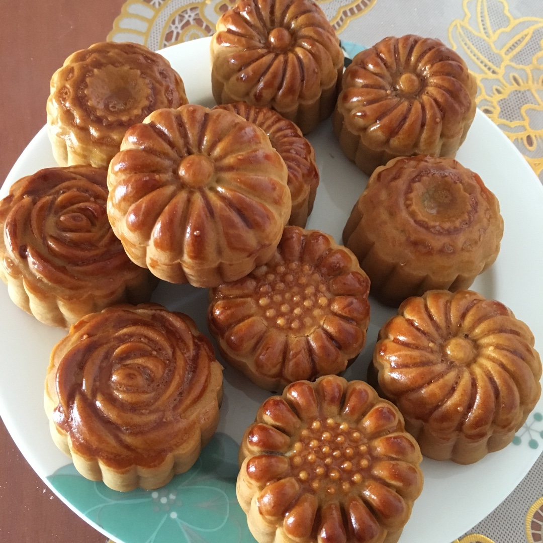 广式月饼—蛋黄莲蓉月饼