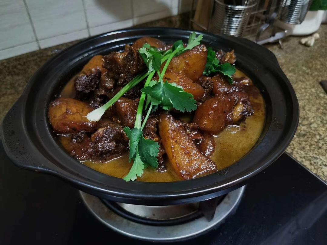 萝卜牛腩煲