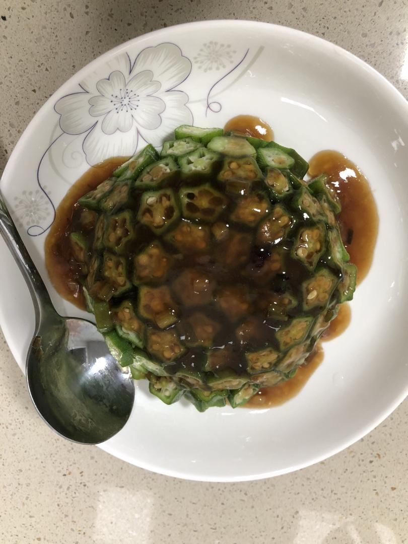 这绝对是秋葵颜值最高的做法，好看又好吃，端上桌最先光盘