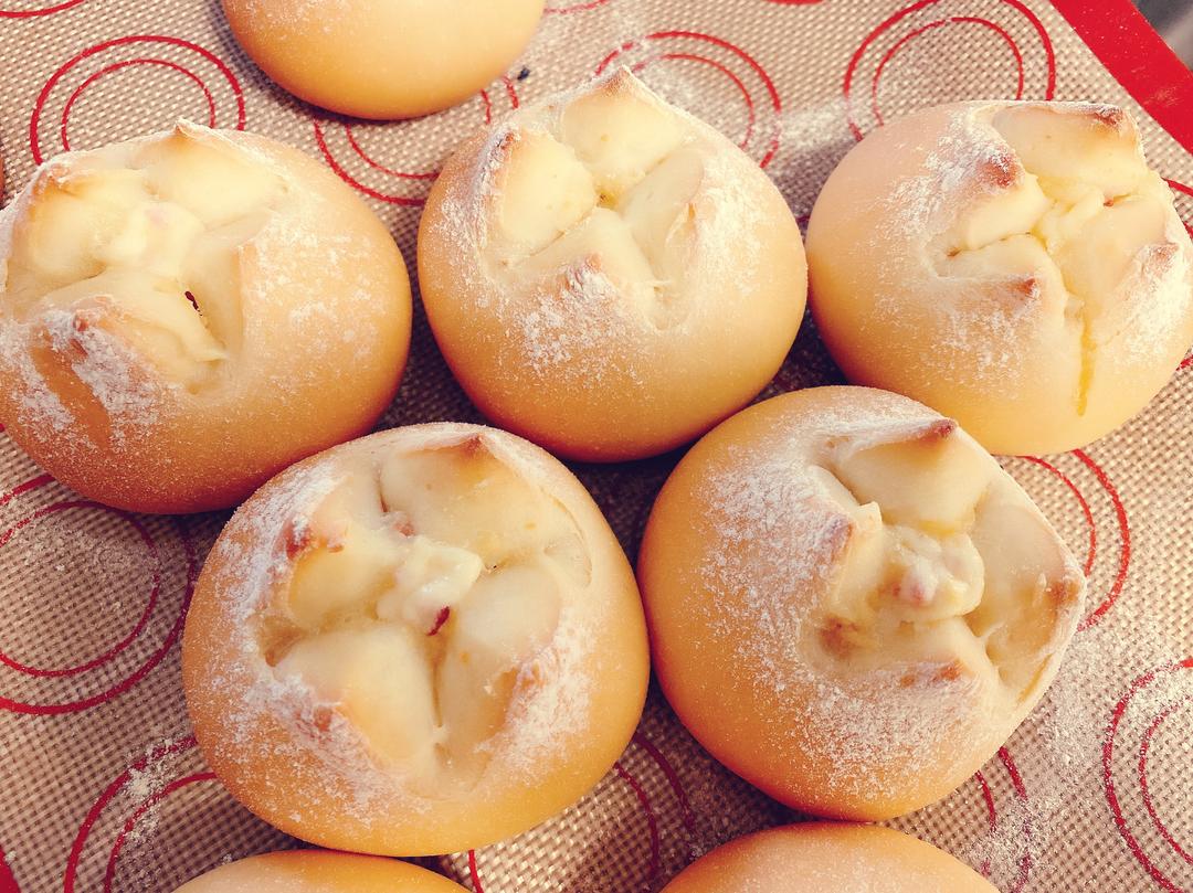 爆浆火腿芝士面包，云朵般的柔软，內馅丰富，特别有满足感