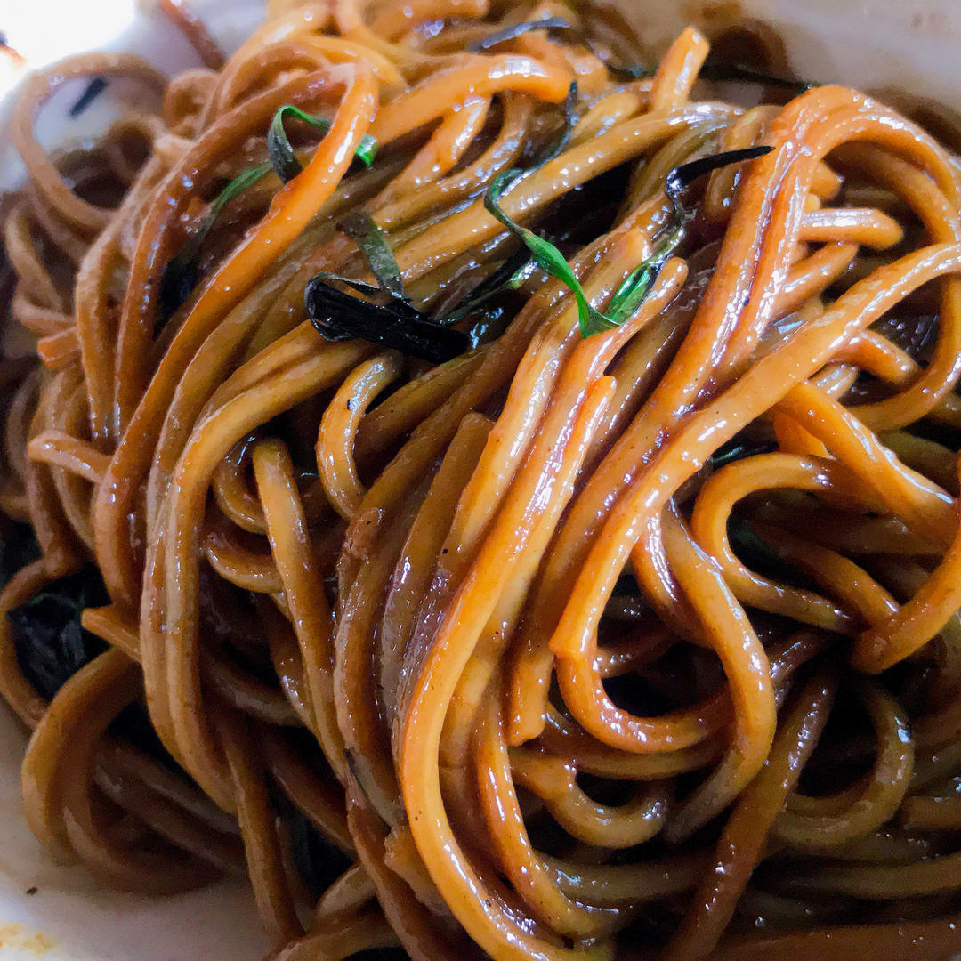 10分钟搞定的一碗葱油拌面