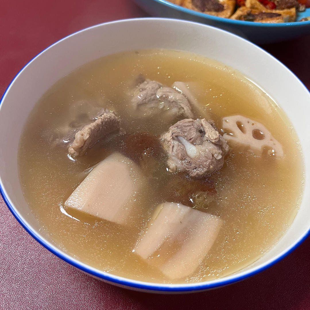 厨师长分享："莲藕排骨汤"的家常做法，味道很赞火候足