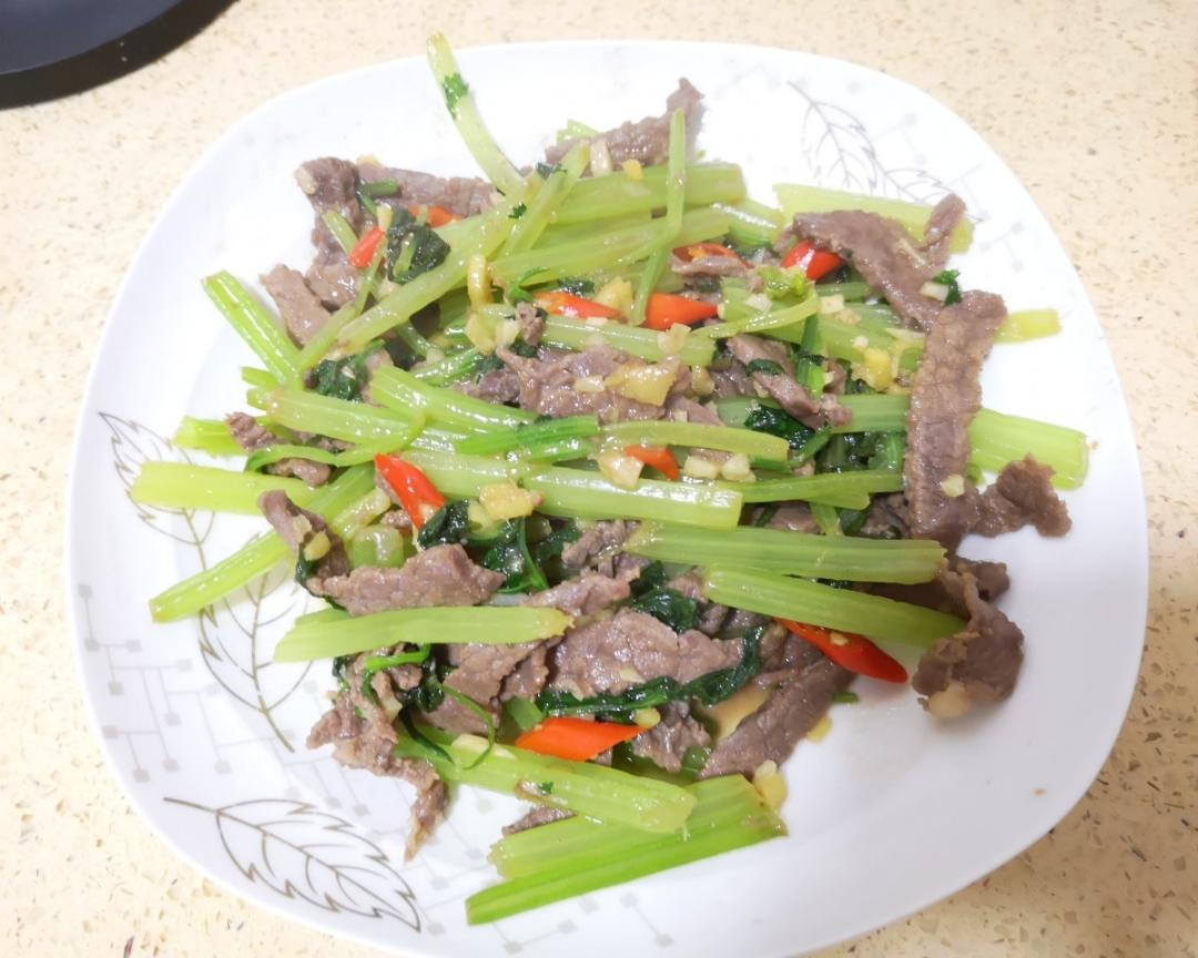 芹菜炒牛肉的做法