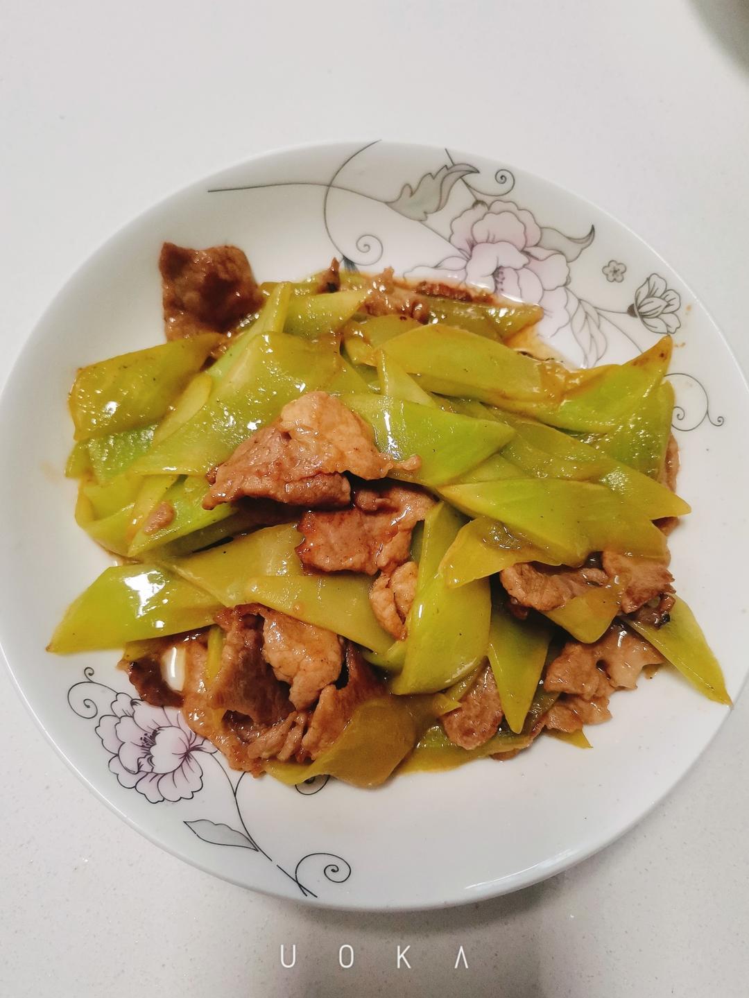 青笋炒肉片（肉片嫩青笋亮）