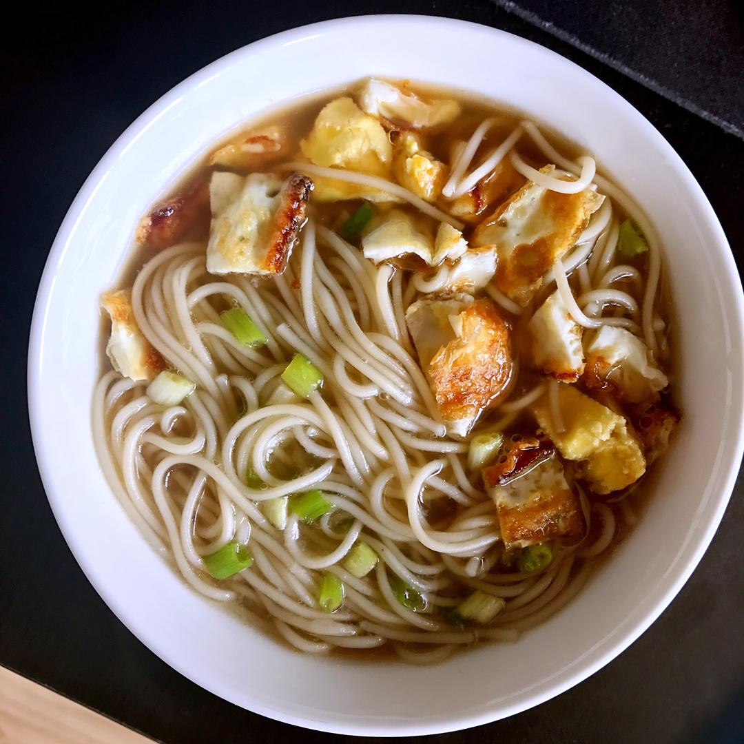 鸡蛋挂面汤的做法