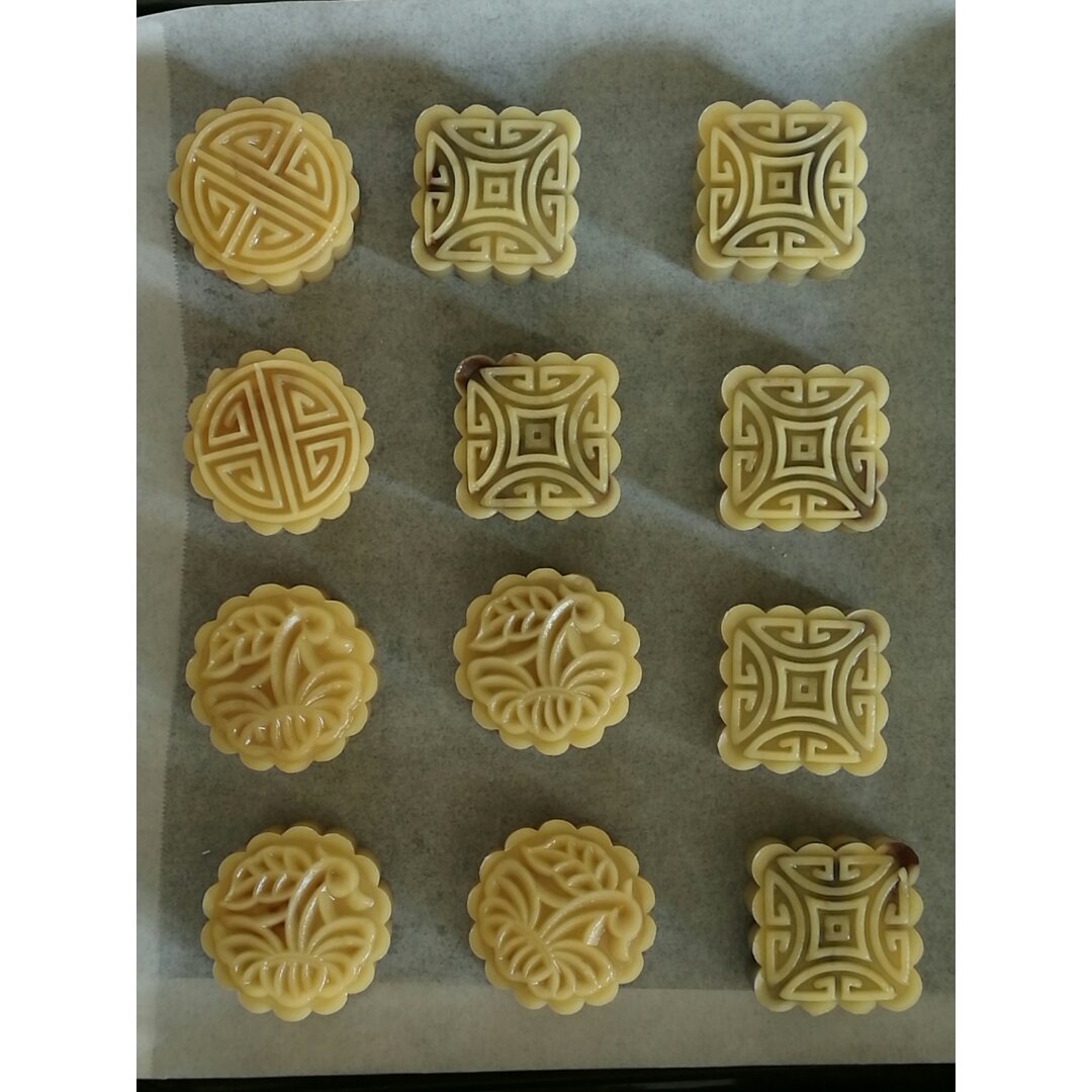 广式月饼—蛋黄莲蓉月饼