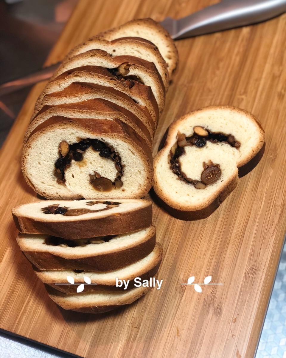 Sara爱烘焙：越吃越香的果干核桃大列巴