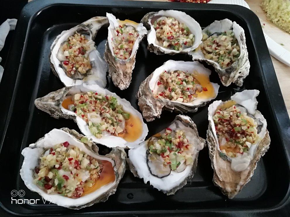 烤生蚝 生蚝好吃关键是蒜茸做得好