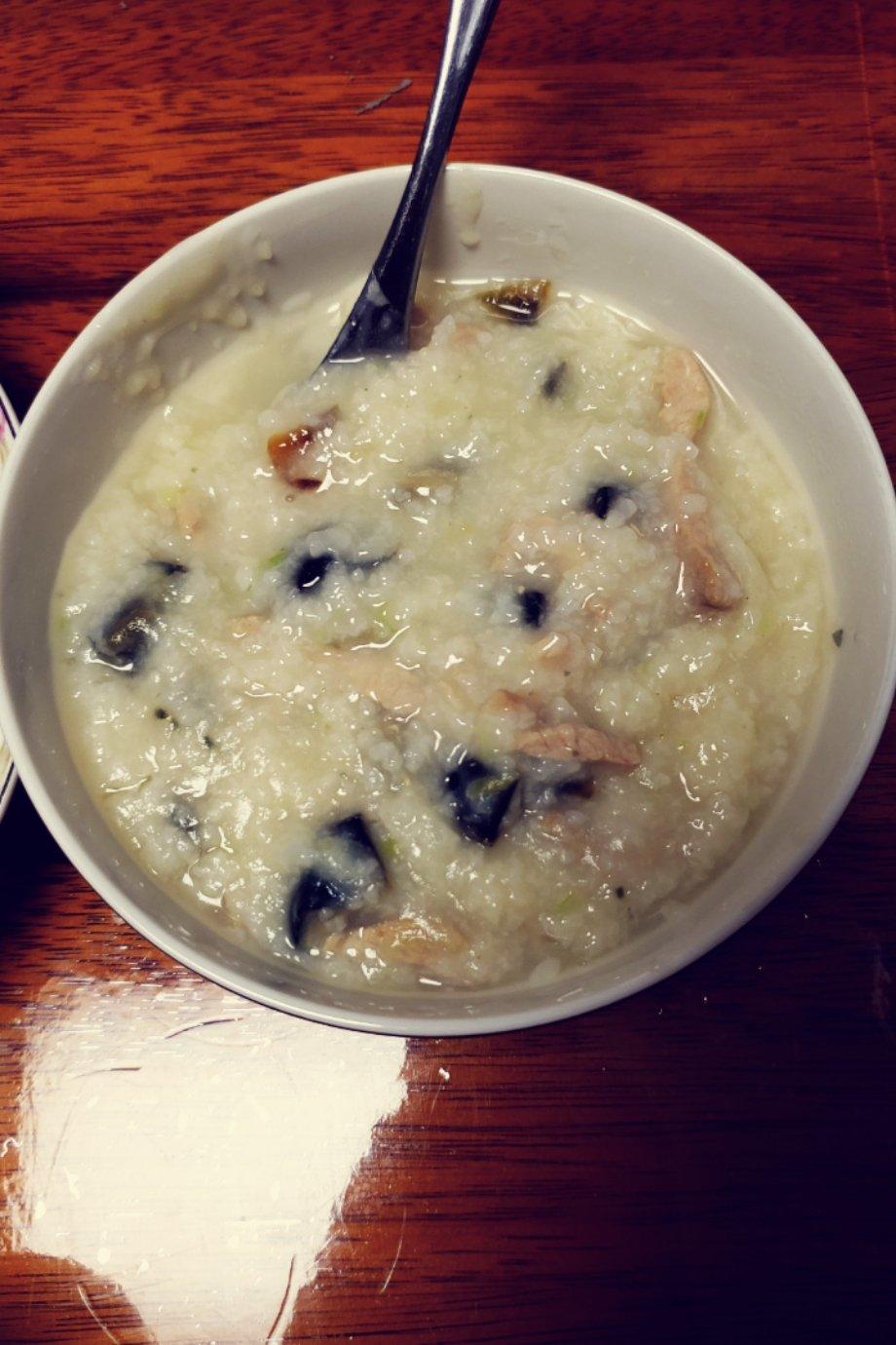 十五分钟快手之香滑皮蛋瘦肉粥(附五分钟电饭煲电压力锅更快捷方法)