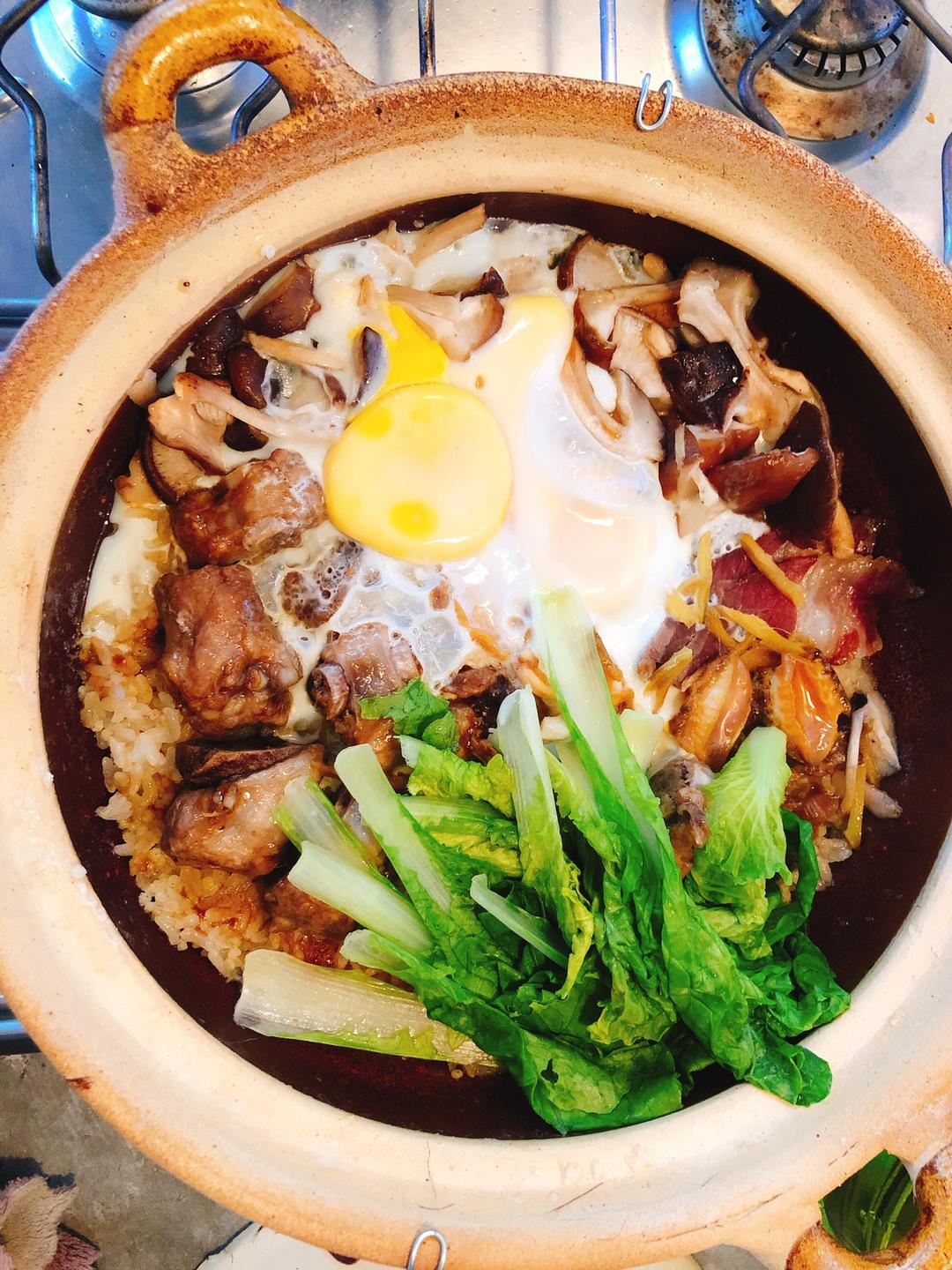 排骨香菇鲍鱼腊味煲仔饭