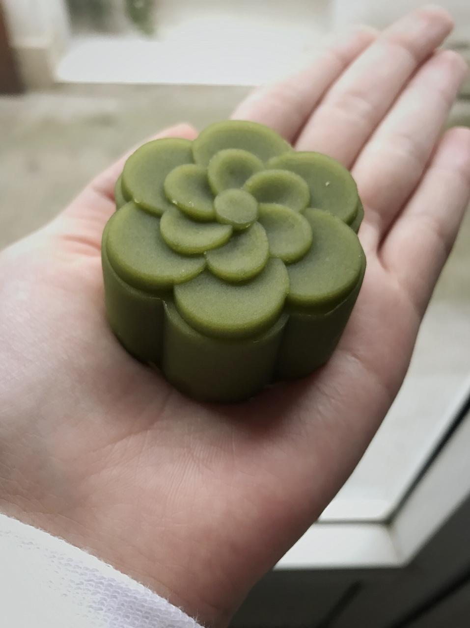 抹茶奶黄流心月饼