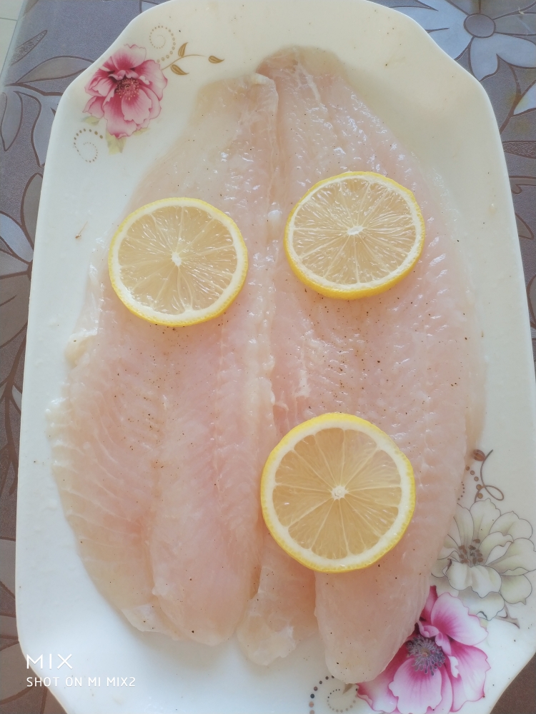 柠檬龙利鱼的做法 步骤2
