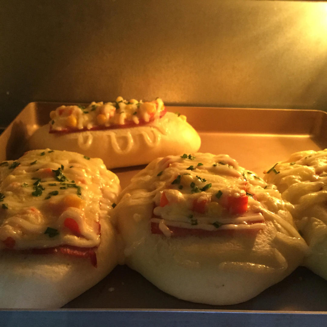 【培根沙拉面包】