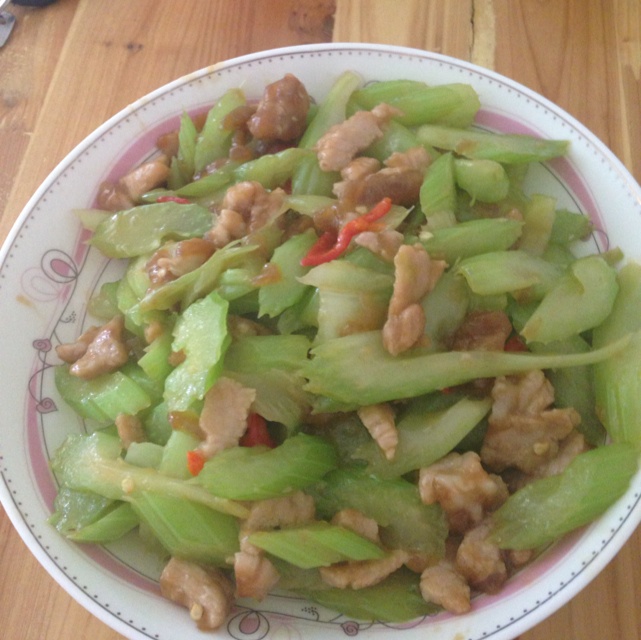 芹菜炒肉片