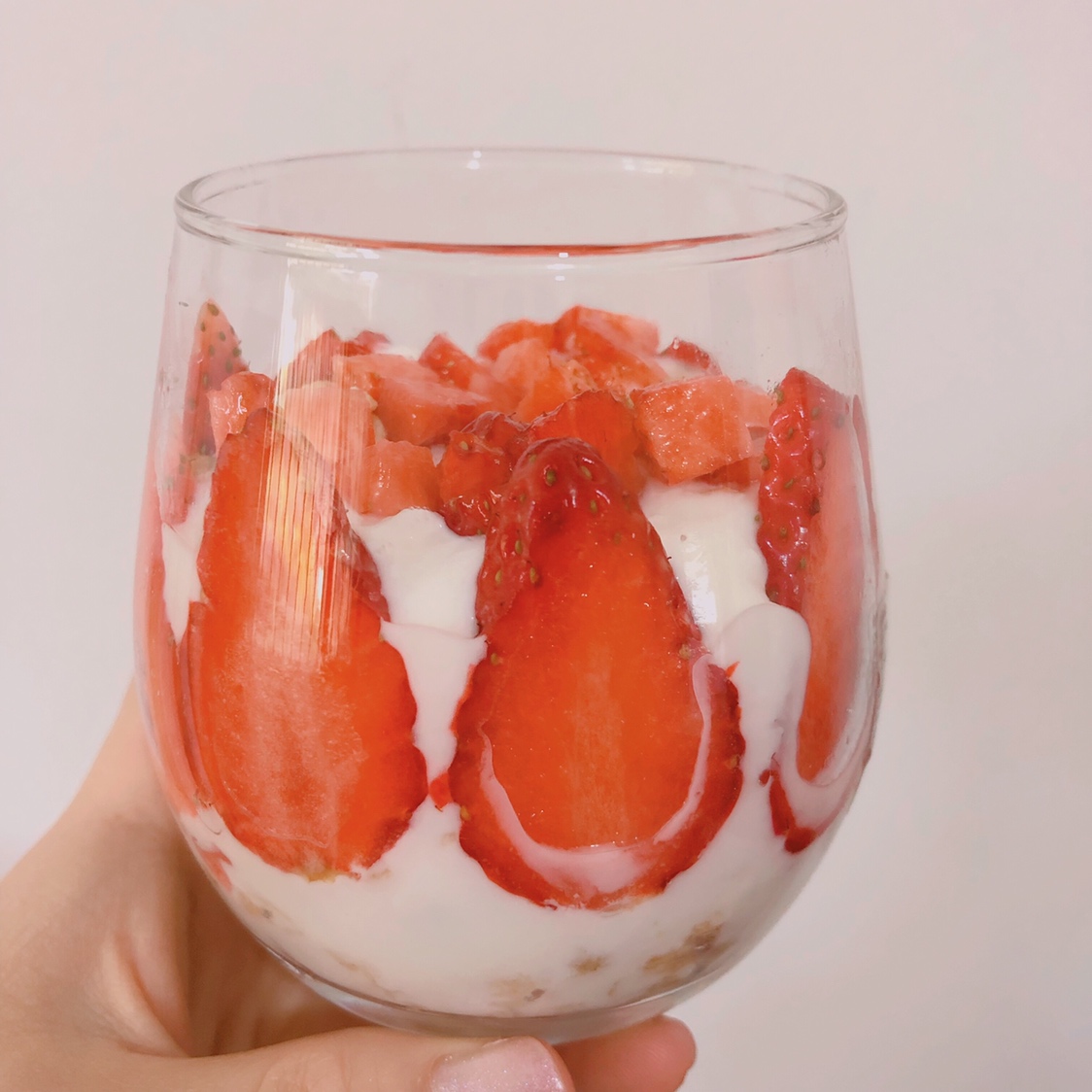 草莓酸奶燕麦慕斯杯的做法