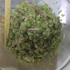 芹菜水饺的做法 步骤2