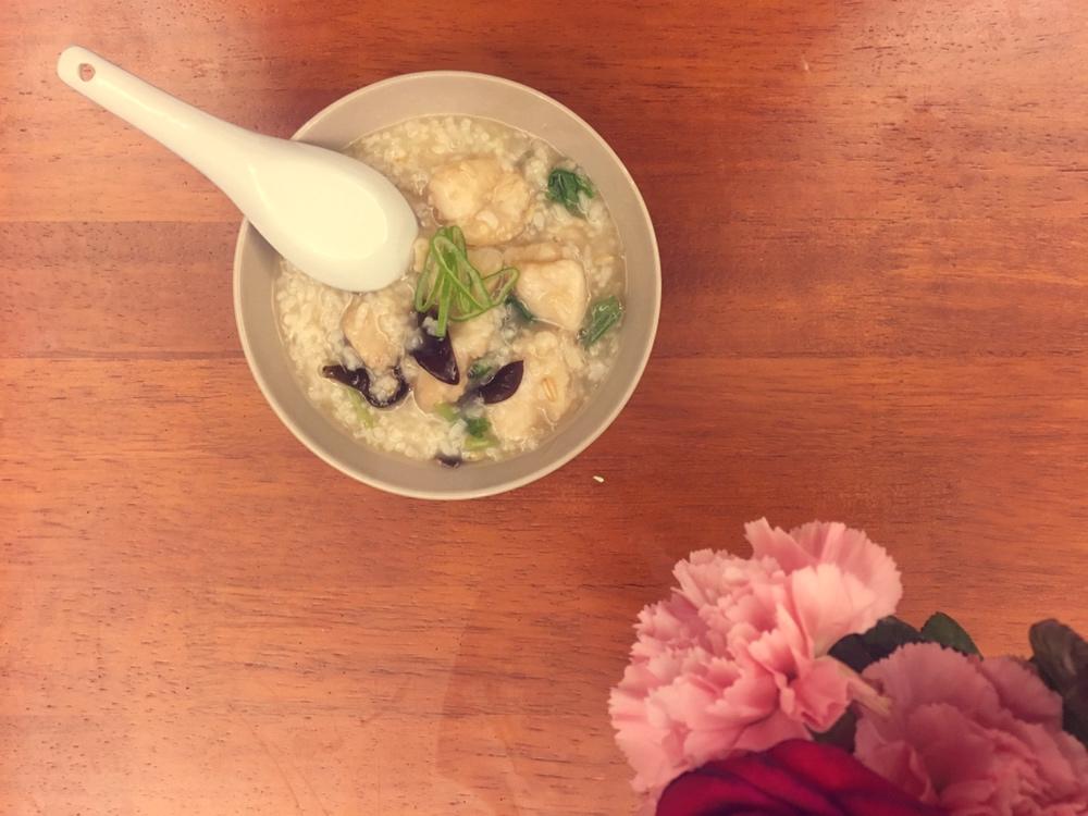 减脂养胃必备芹菜香菇鱼片粥