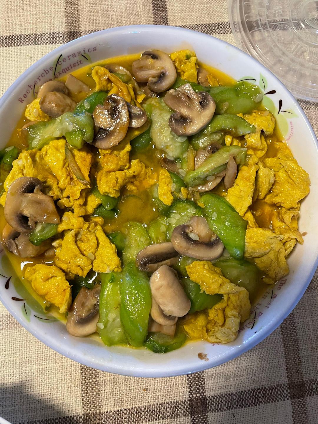 舌尖上的美食の丝瓜蘑菇炒鸡蛋