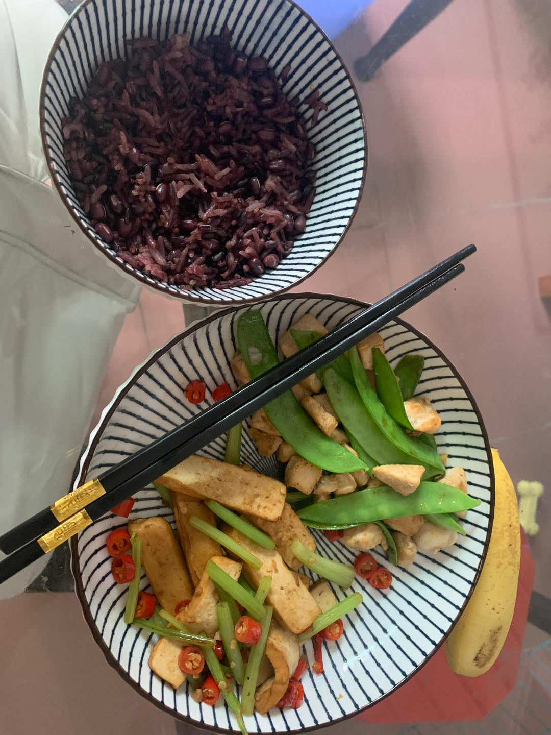 荷兰豆炒鸡丁+火龙果+无糖酸奶