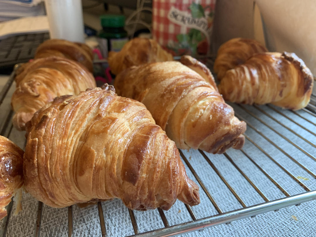 纯手工开酥夹心可颂 & 原味经典可颂