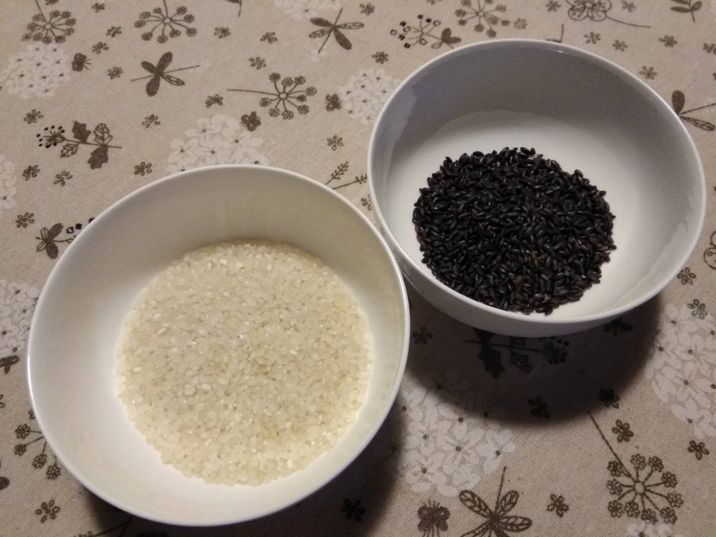 深色系—黑米粥的做法 步骤1