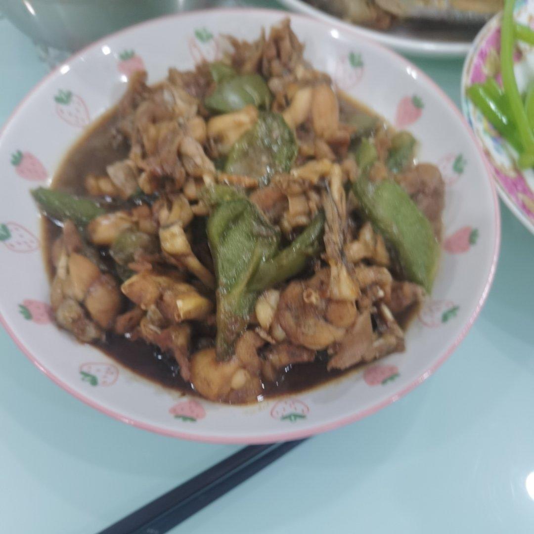 嫩的不要不要的爆炒牛蛙