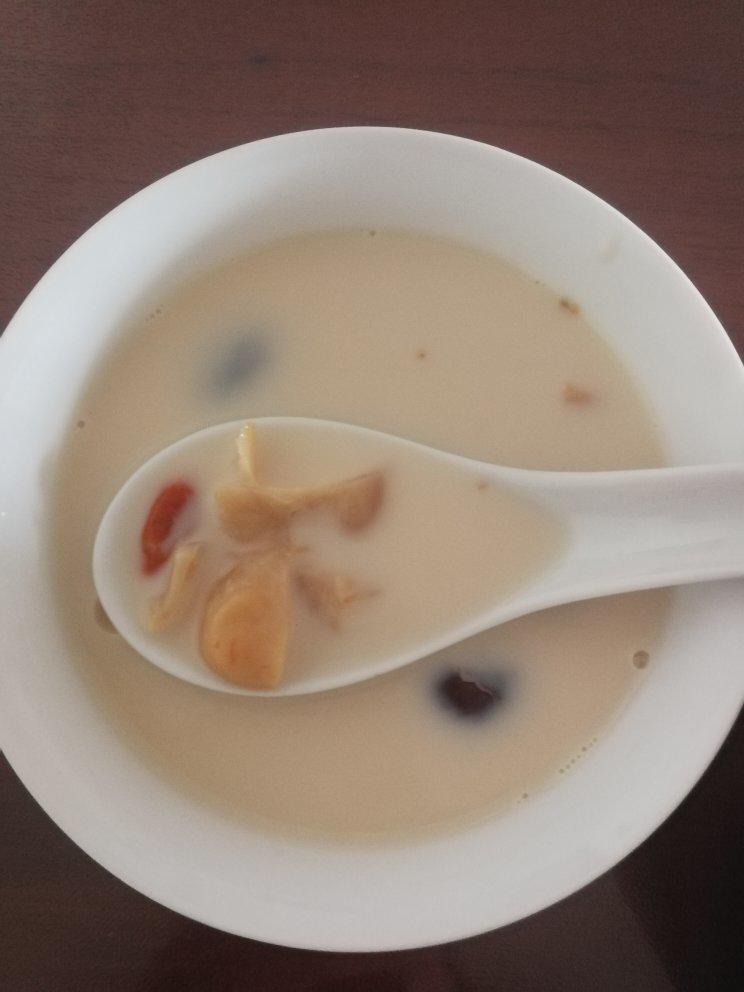 鳕鱼胶炖牛奶