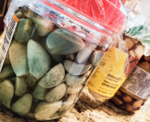 熊熊白白-“科学”腌制腊八蒜(夏天白醋也能100%保证变绿版)+ 腊八蒜/水晶糖酸/醋蒜 制程比较的做法