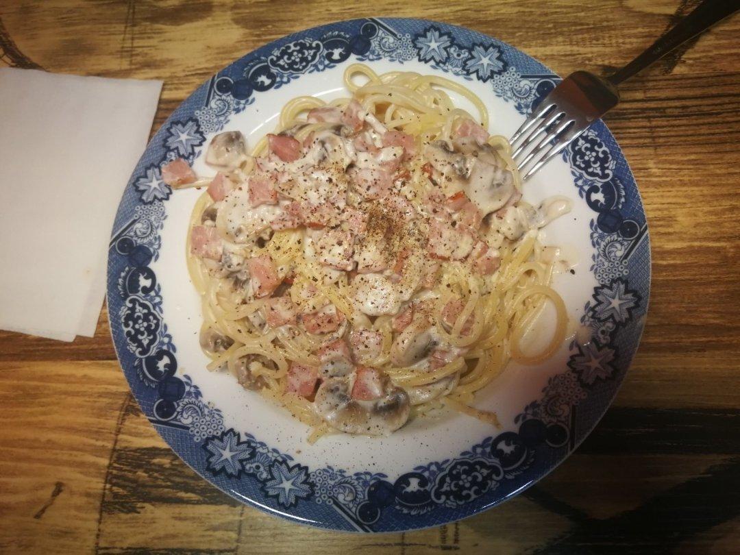 白蘑菇奶油培根意面