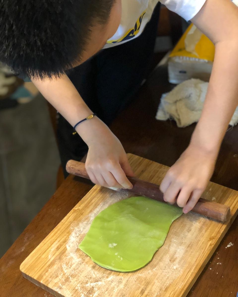 （菠菜）鸡蛋手擀面（附肉酱制作方法）