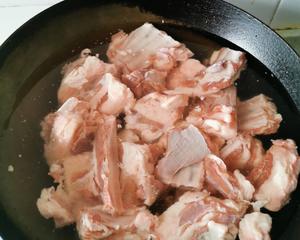 鲜美无比的清汤炖羊排的做法 步骤4