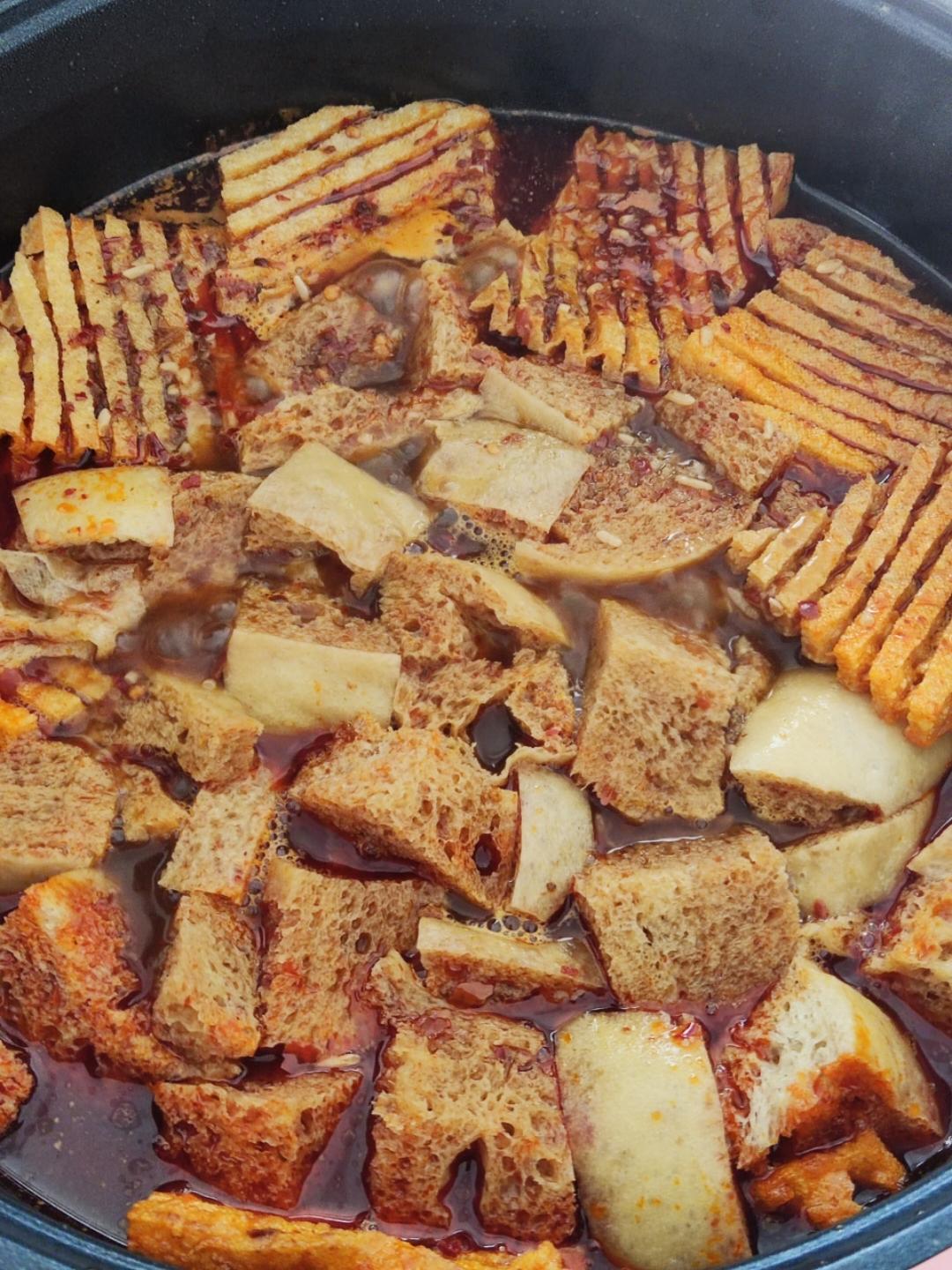 冬天第一顿火锅安排上了吗？热气腾腾的麻辣火锅走起