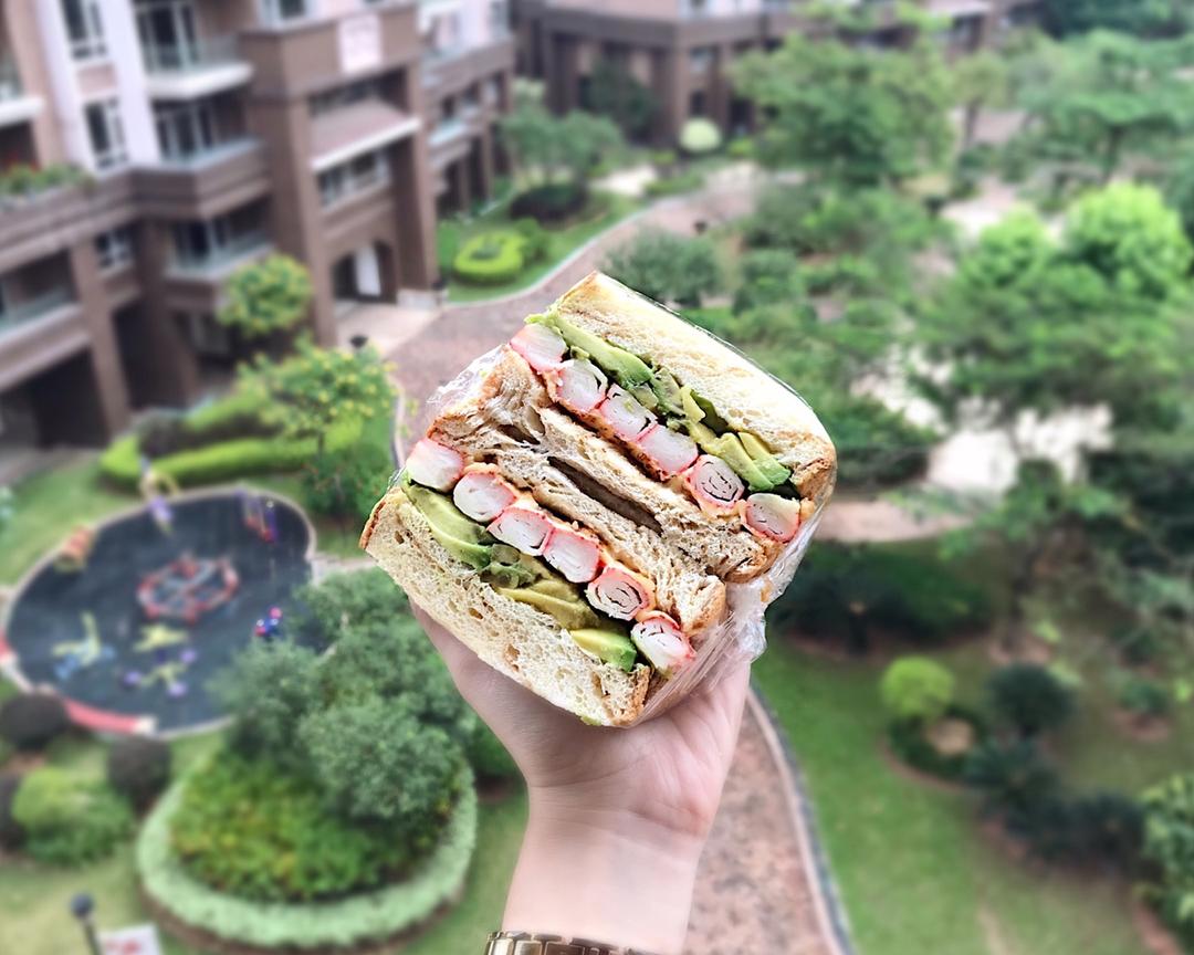 【超厚三明治】牛油果火腿煎蛋三明治