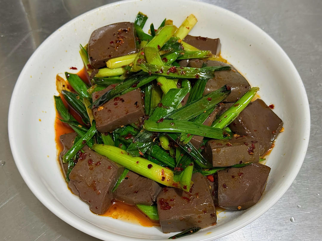 青蒜烧鸭血