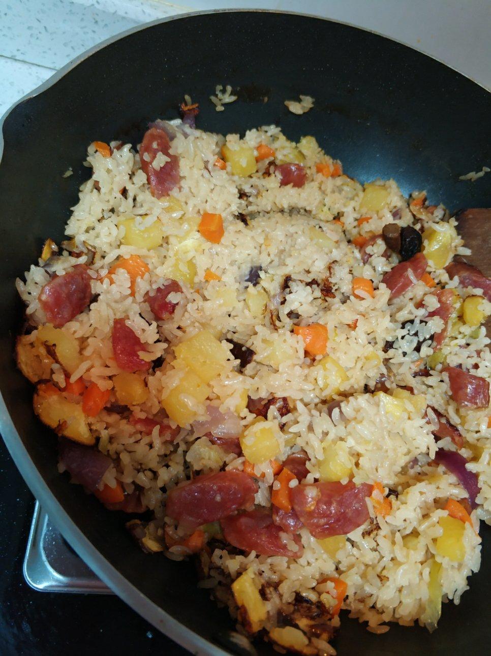 香菇腊肠土豆焖饭