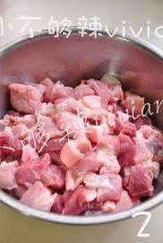 猪肉炖粉条的做法 步骤2