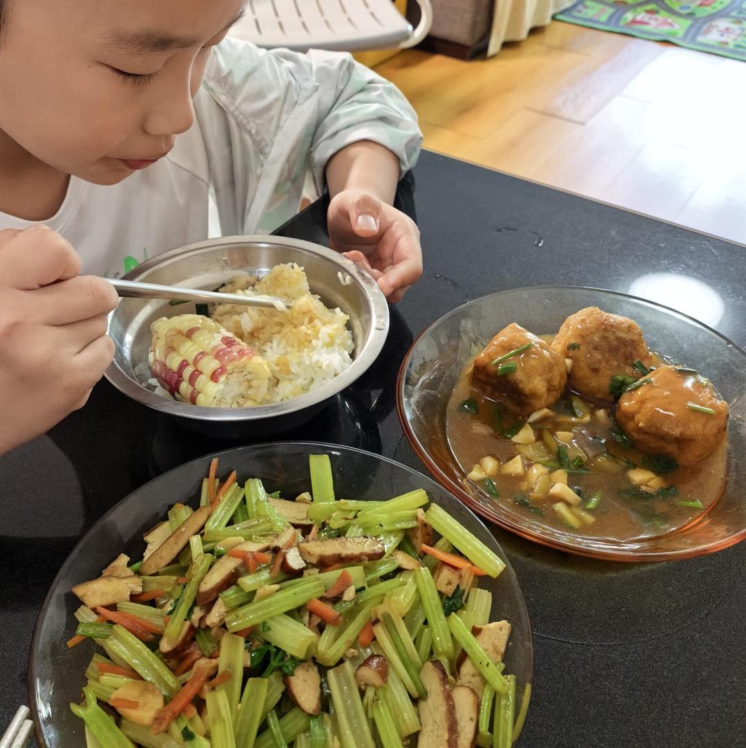 吸满汤汁的【油豆腐酿肉】这样做真的超下饭