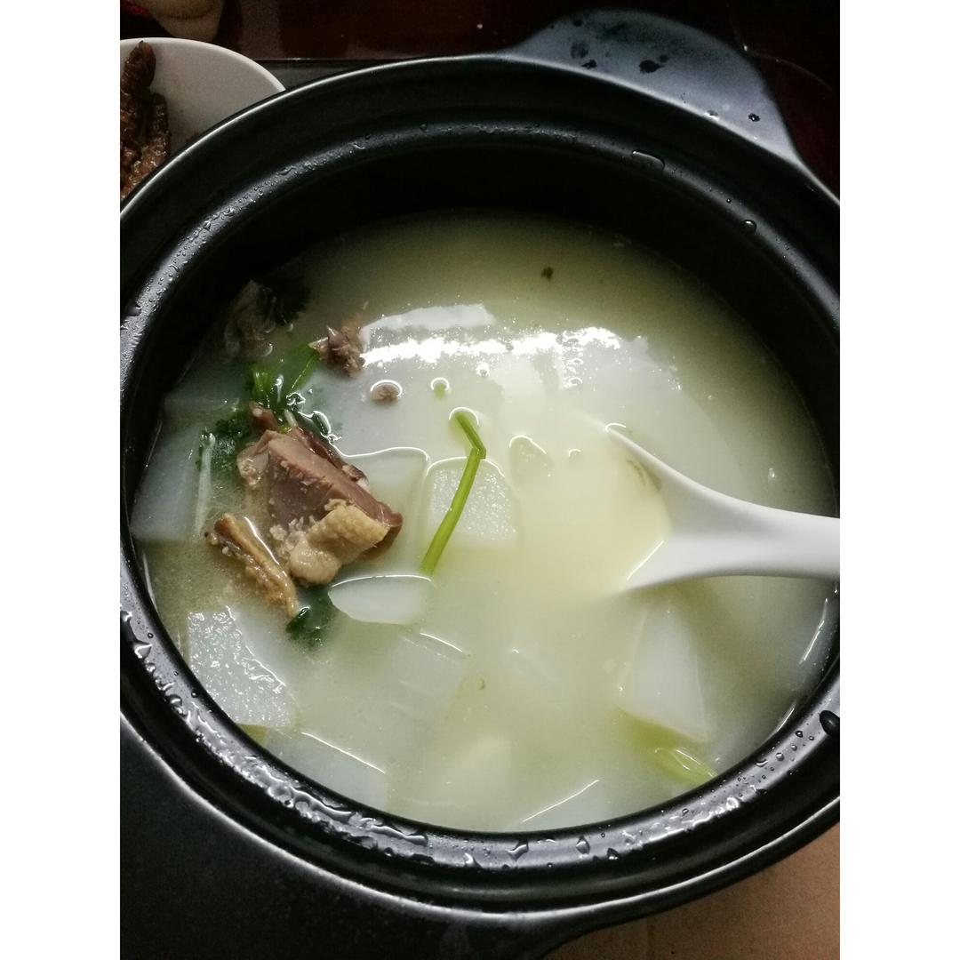 腊鸭腿炖萝卜