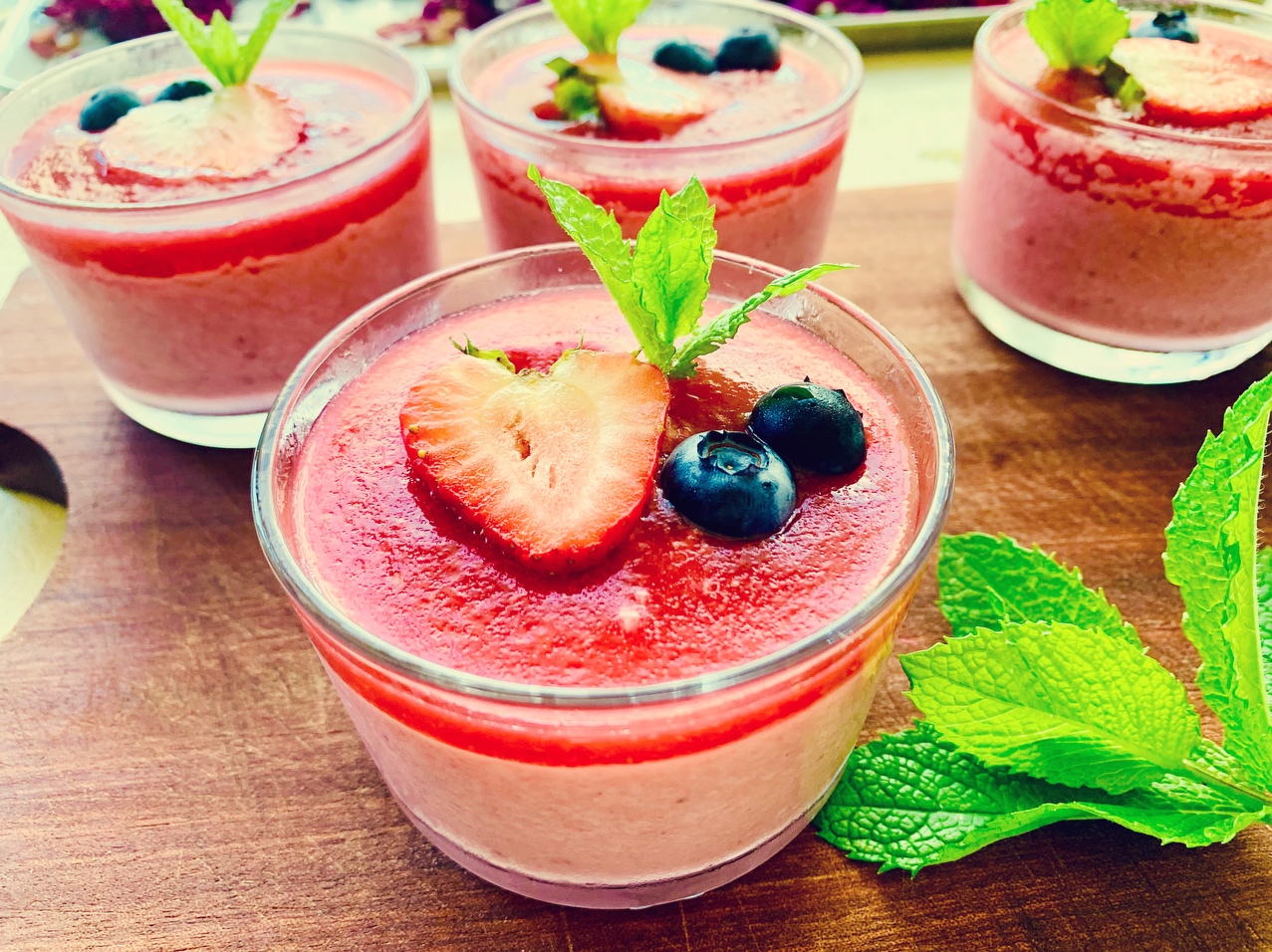 酸甜草莓🍓慕斯杯（小美）的做法