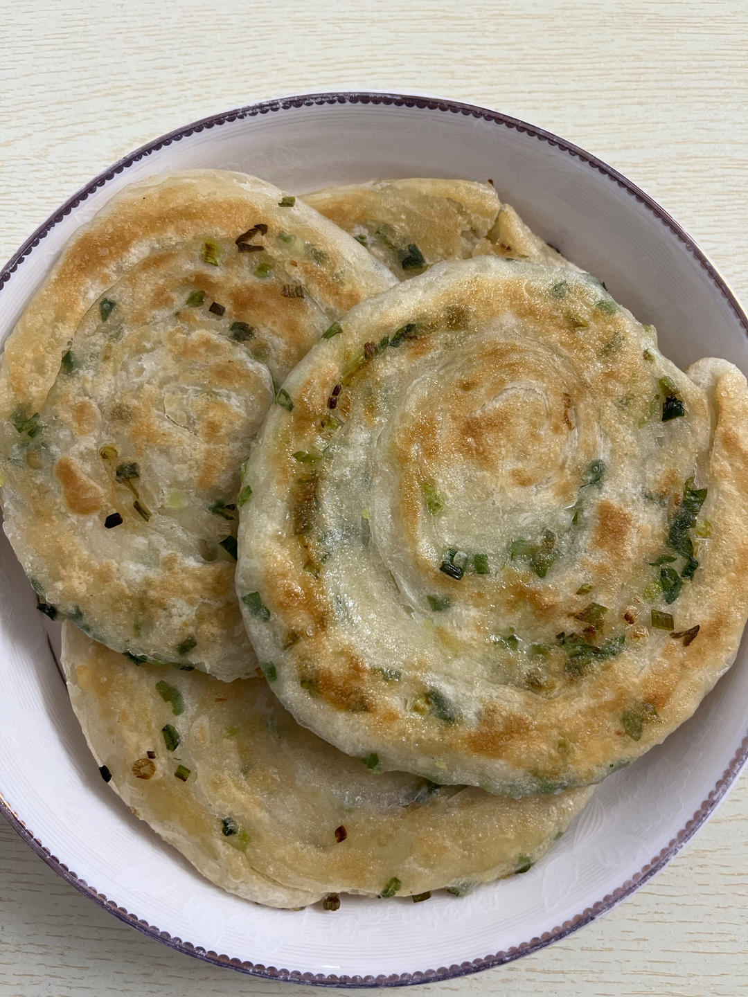 家常葱油饼 柔软多层 凉了也不硬 附细节视频详解