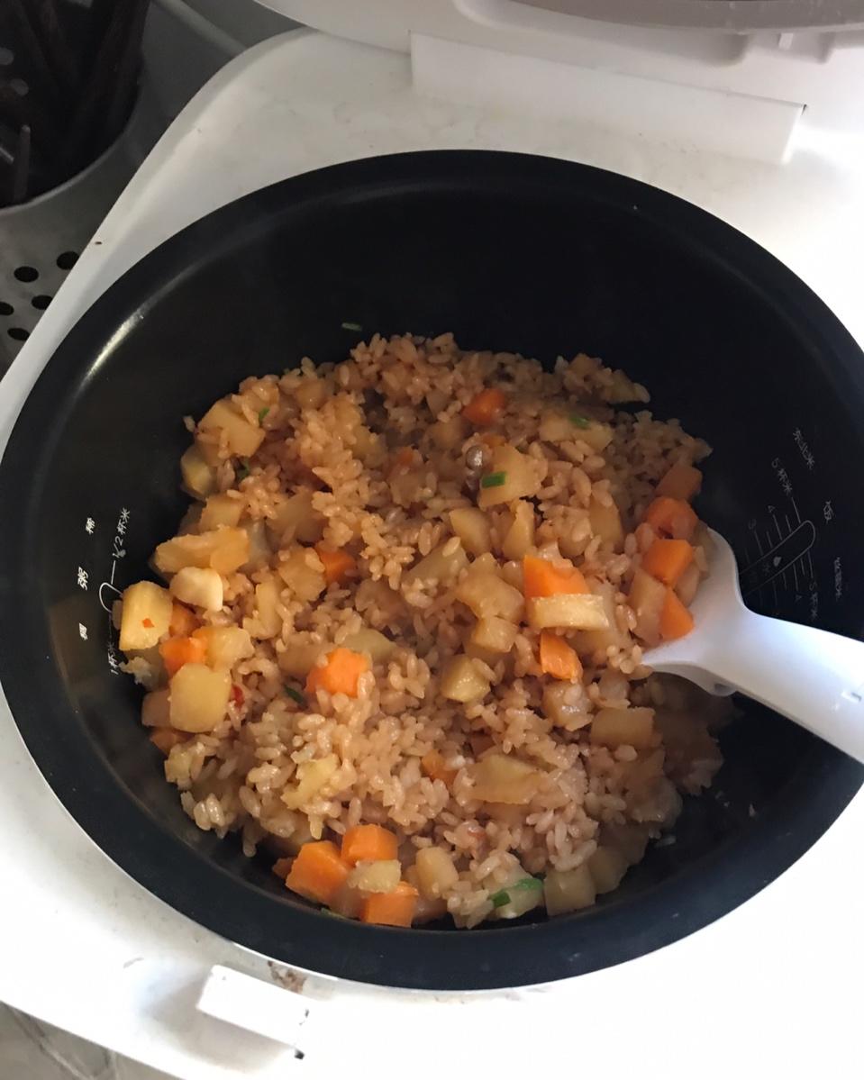 土豆焖饭（电饭锅版）
