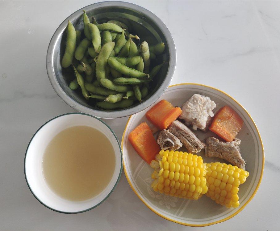 滋补养生 —— 玉米胡萝卜清炖排骨汤🌽