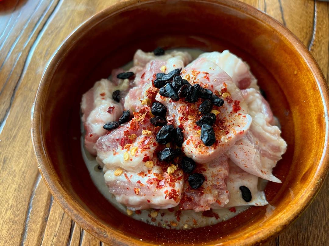 视频菜谱：腐乳蒸肉丨软烂鲜香的做法 步骤2