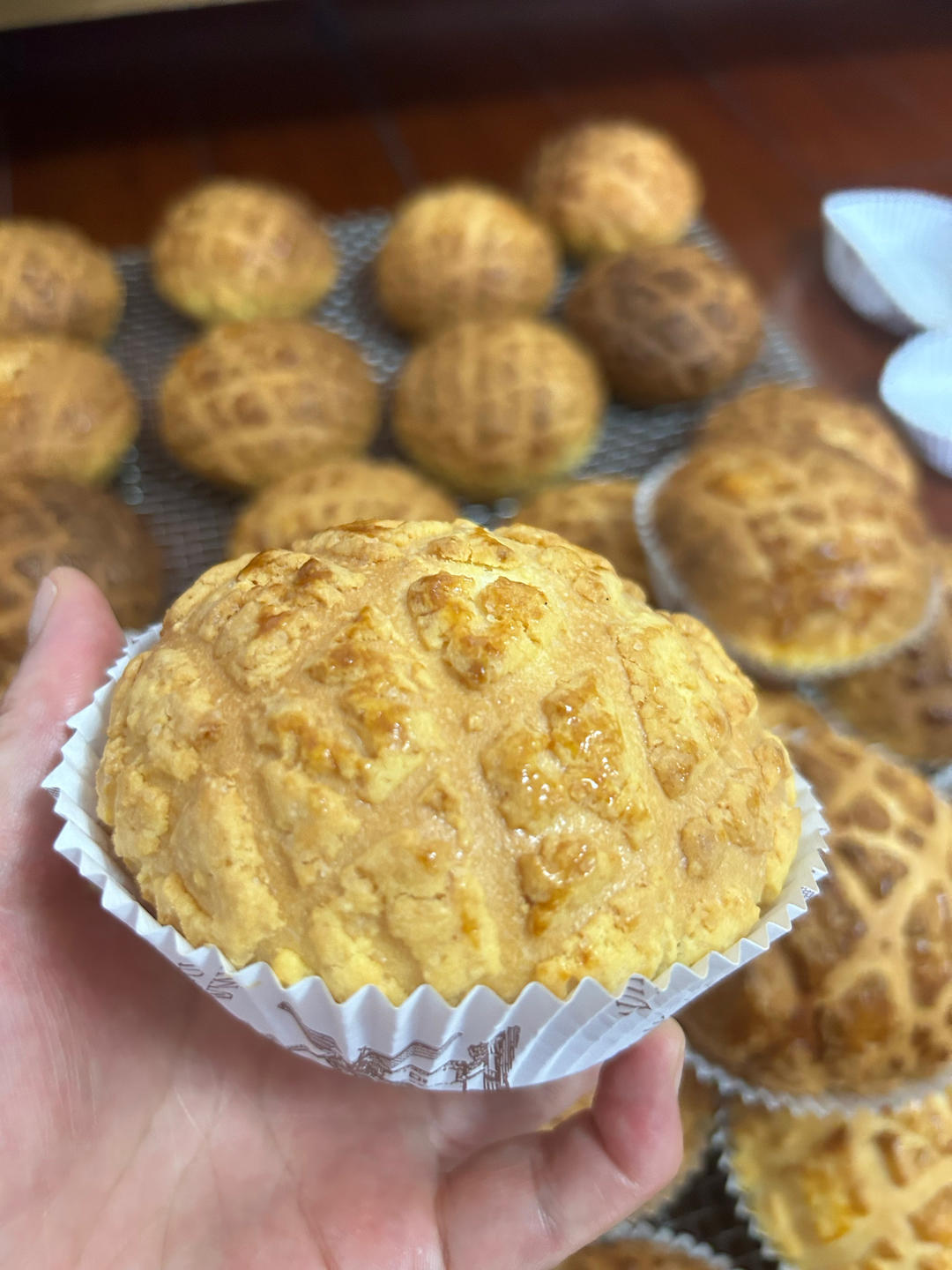 好吃到炸裂的港式菠萝包（附带制作酥皮的小视频）