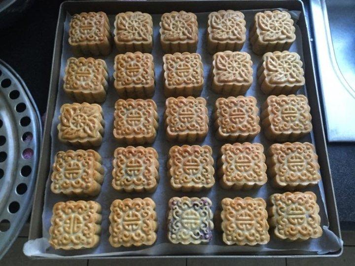 广式月饼—蛋黄莲蓉月饼