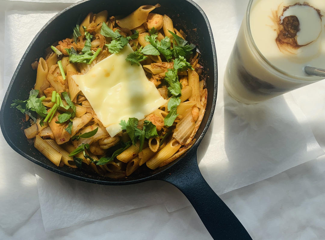 单锅辣白菜芝士海鲜焗意面