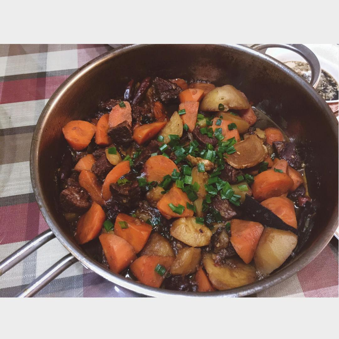 胡萝卜土豆烧牛腩