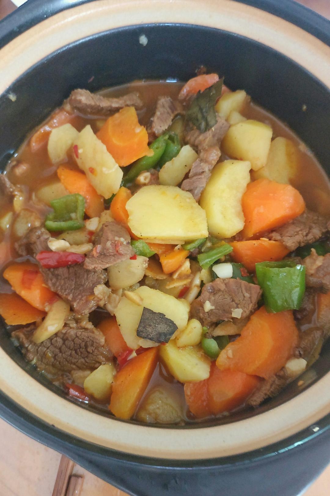 靓汤撒米做的土豆炖牛肉
